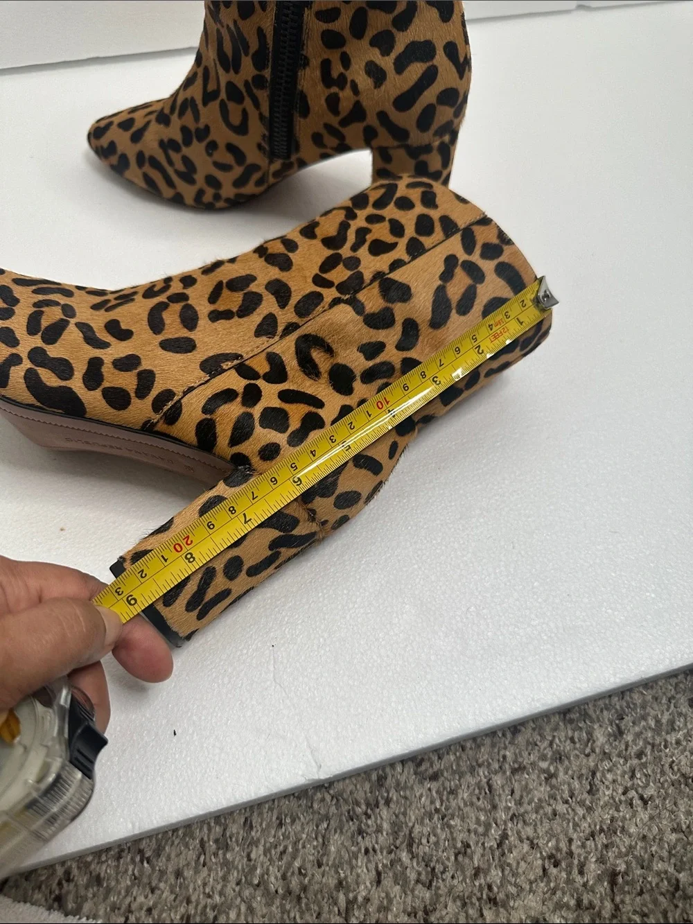 Banana Republic stylish leopard